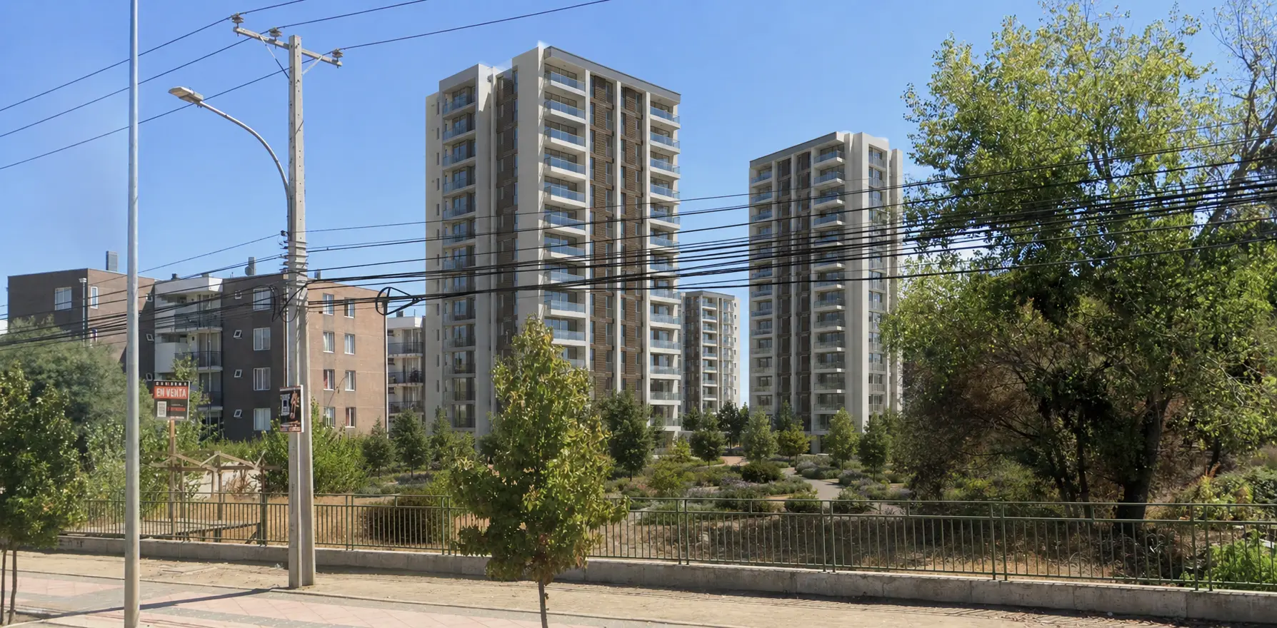 Visualización conceptual de desarrollo residencial en altura sobre el frente real de Avenida Lircay